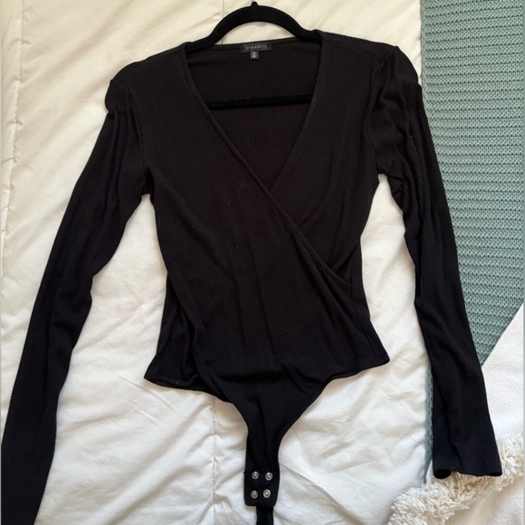 Vneck Longsleeve Bodysuit - Picture 1 of 3